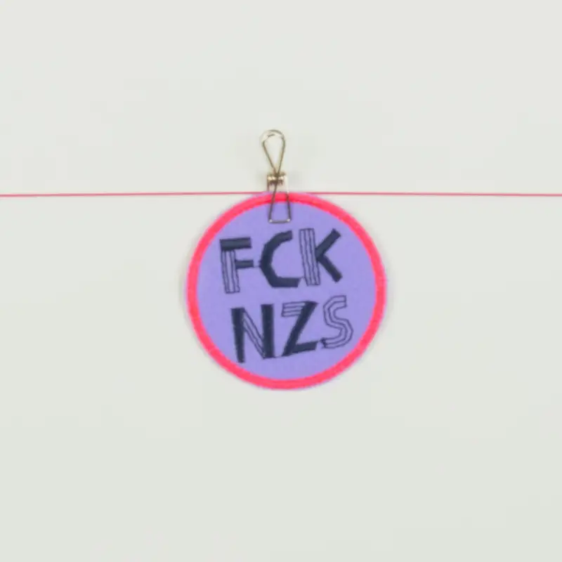 EMBROIDERED PATCH FCK NZS LILAC/PINK Preisreduziert