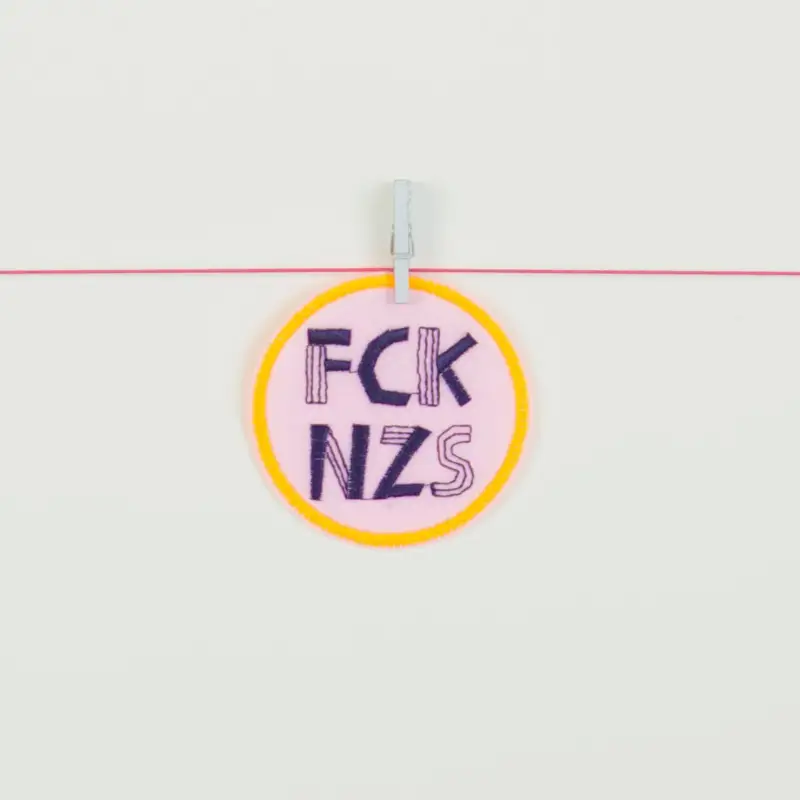 Aktuell EMBROIDERED PATCH FCK NZS ROSE/NEON ORANGE