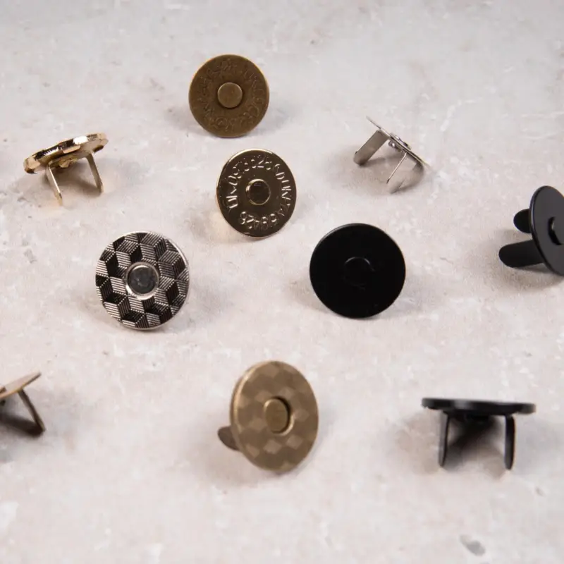 Must-Have MAGNETIC SNAP CLOSURE