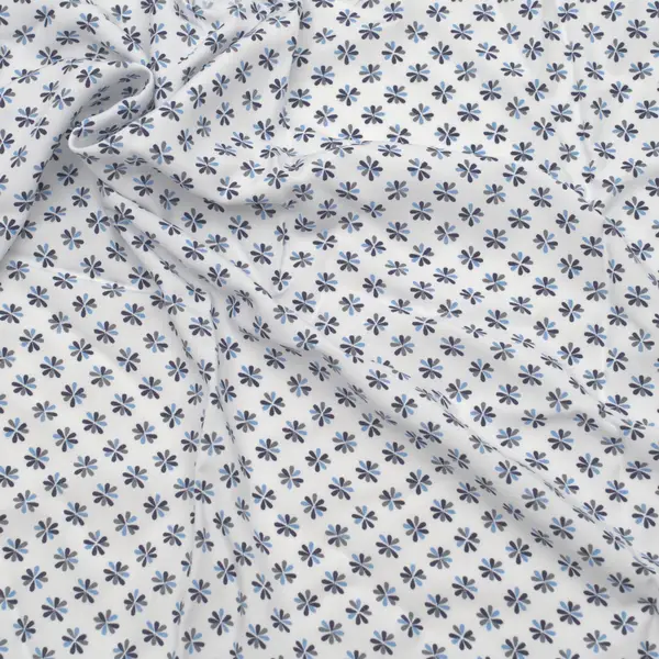 100% Viskose Javanaise "Blaue Blümchen" Farbe Weiss Sonderangebot